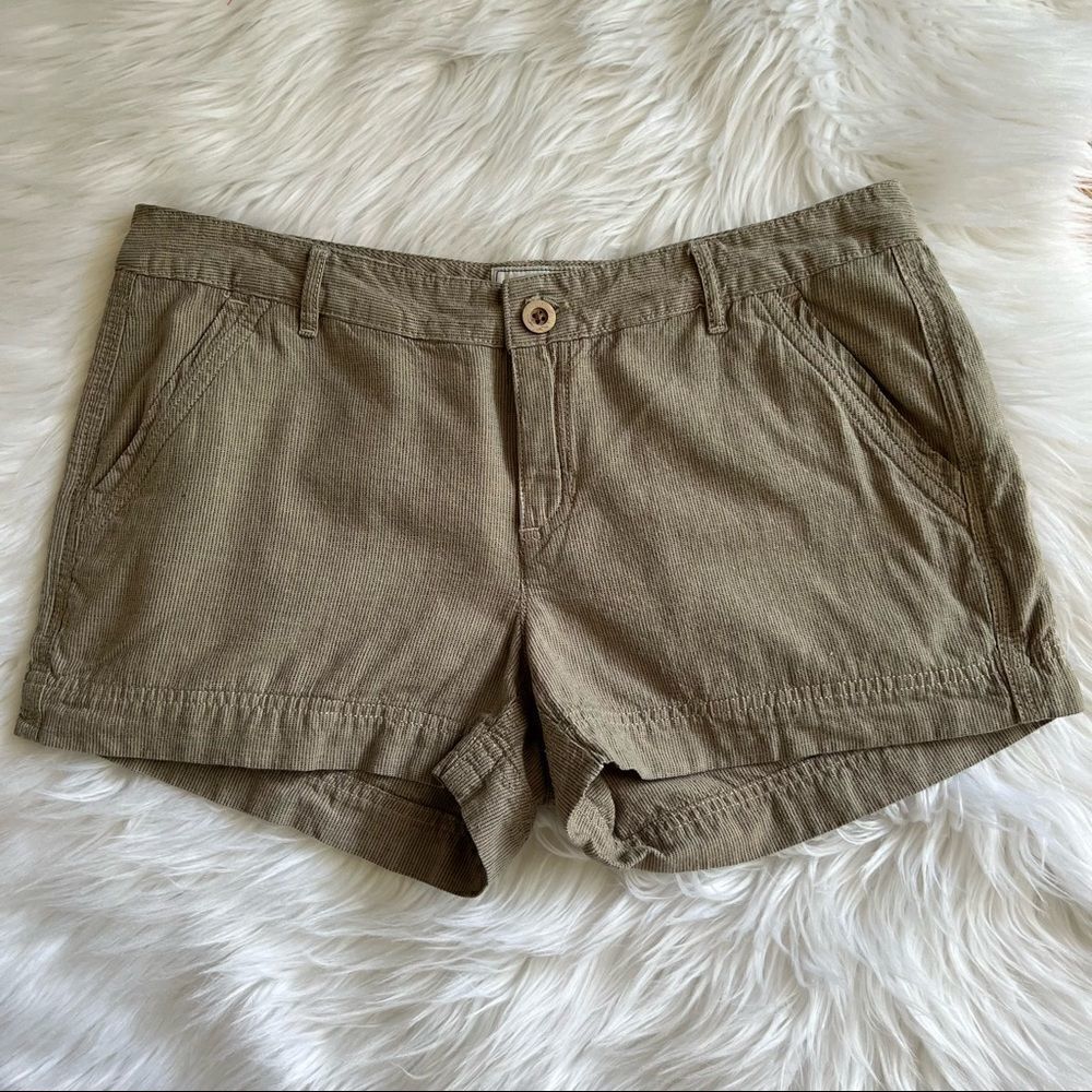 Women’s The North Face Khaki Hiking Shorts Size 10
Athletic, Casual, Outdoor